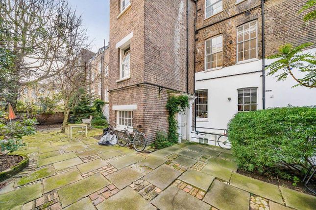 Flat for sale in Wilmington Square, London