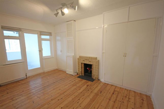 18, Westfield Close, Brighton photo 4