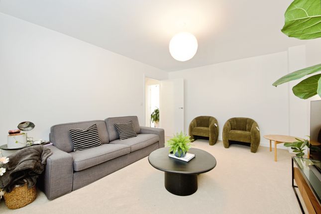3-bed detached on 4, Silver Birch Close, Waltham Cross, £550,000