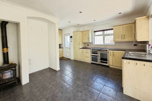 56 Osborne Parc, Helston, Cornwall photo 4