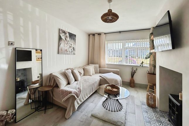 15 Cae Glas, Bridgend photo 2