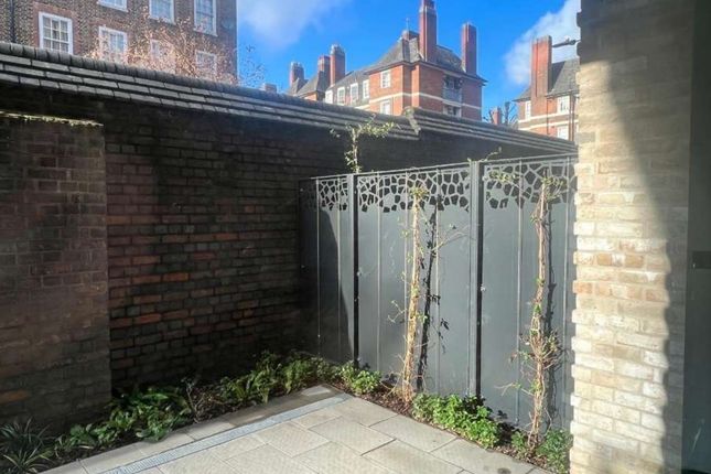 Flat 60, Carrick Yard, London photo 2