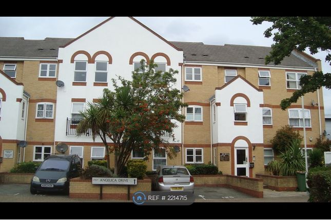 Flat to rent in Beckton, London