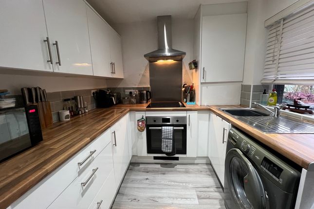 2-bed house on 22, Rotherham, £750/mo