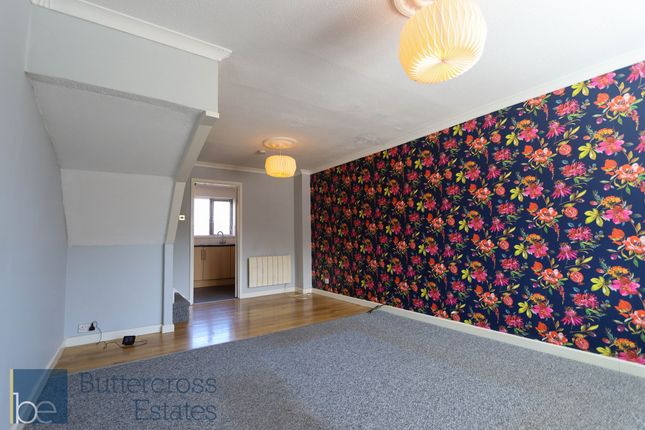 2 Blackthorne Close, Newark photo 2