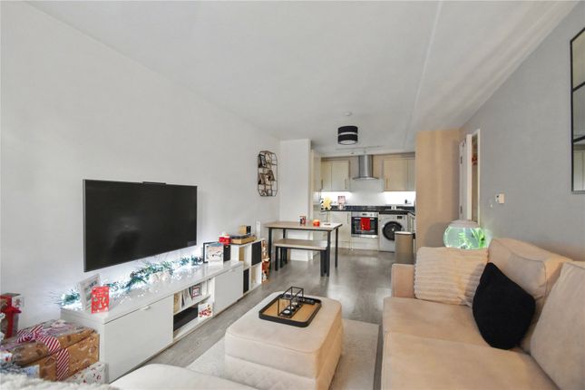 2, Meade Court, Edenbridge photo 2