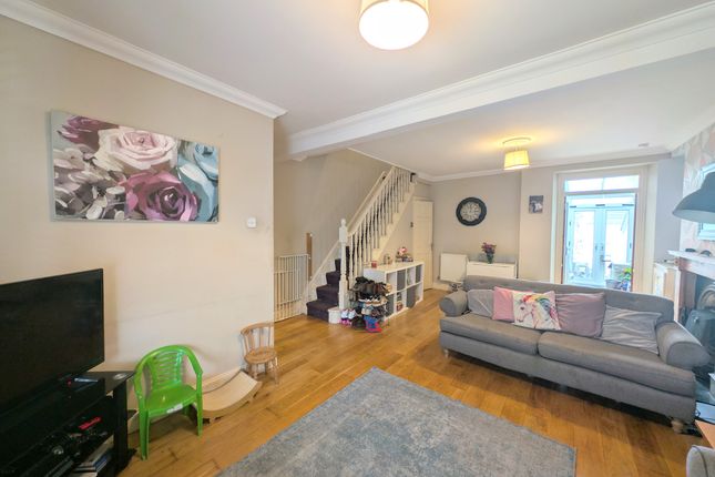 8 Eva Street, Mountain Ash photo 4