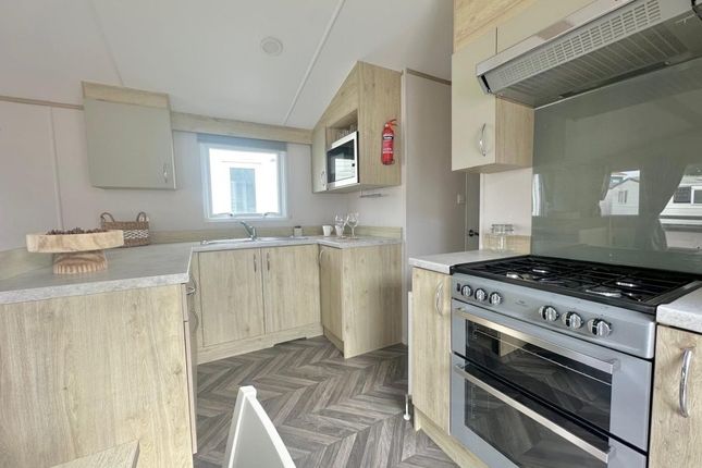 Broadland Sands Holiday Park, Corton photo 3