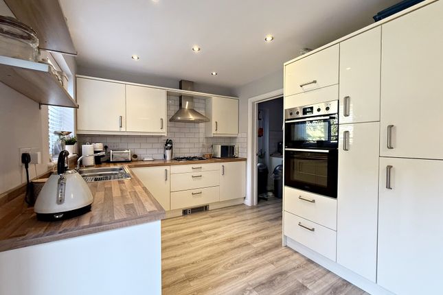 1, Clos  Rhosyn, Pontyclun photo 2