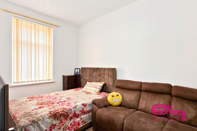 59, Morris Green Lane, Bolton photo 2