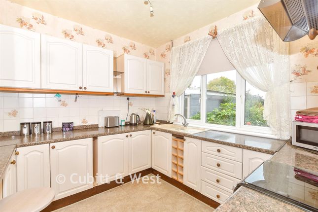 13, London Road, Waterlooville photo 4