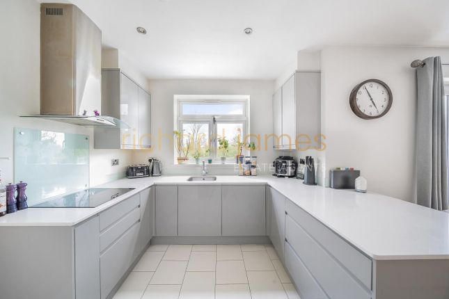 Flat for sale in Woodcroft Avenue, Mill Hill, London