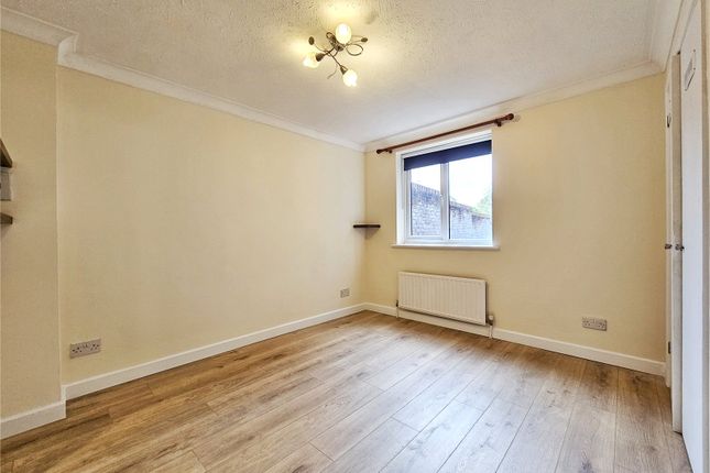 Flat 8 Kestrel House,, Weydon Lane, Surrey photo 5