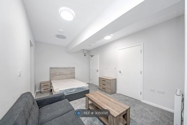 Room  The Beacon, Stile Common Road, Huddersfield photo 4