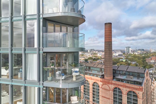 Thumbnail Flat for sale in Chelsea Waterfront, Waterfront Drive, London