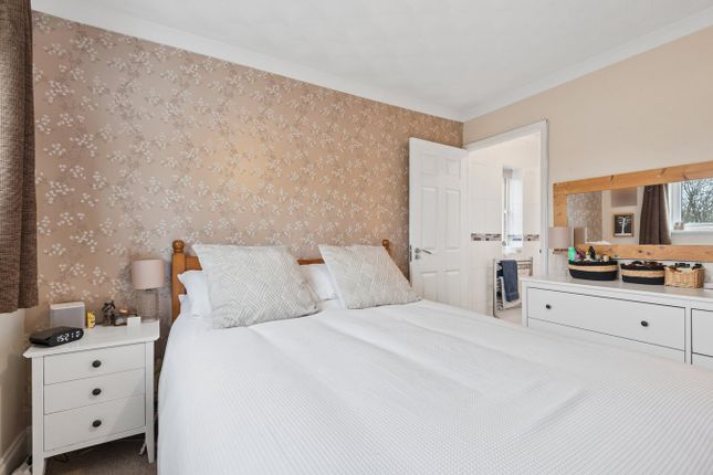 8, Gery Court, St Neots photo 5