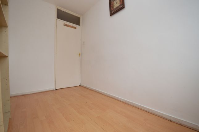 19 Ada Gardens, London photo 3