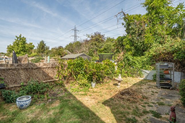 38, Brockenhurst Avenue, Worcester Park photo 3