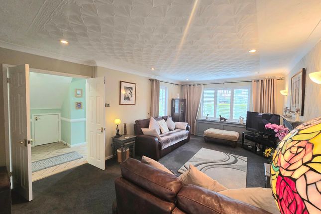 24 Llys Briallen, Bridgend photo 3