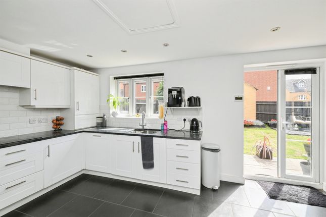 39, Finbracks, Stevenage photo 4