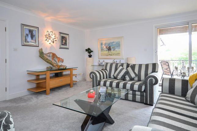 Flat for sale in Mariners Way, Cambridge