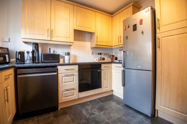 24 Riverside Close, Wellingborough photo 4