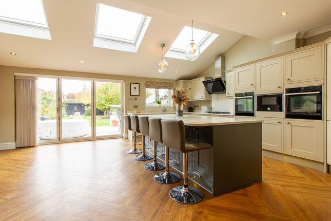 140, Beehive Lane, Chelmsford photo 4