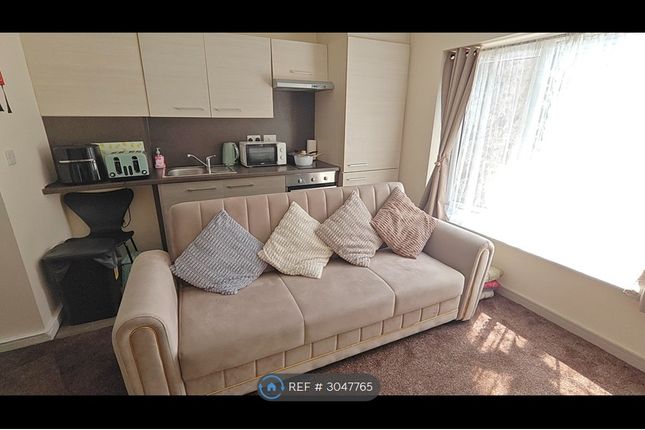 Studio flat on The Church, Bolton, £749/mo
