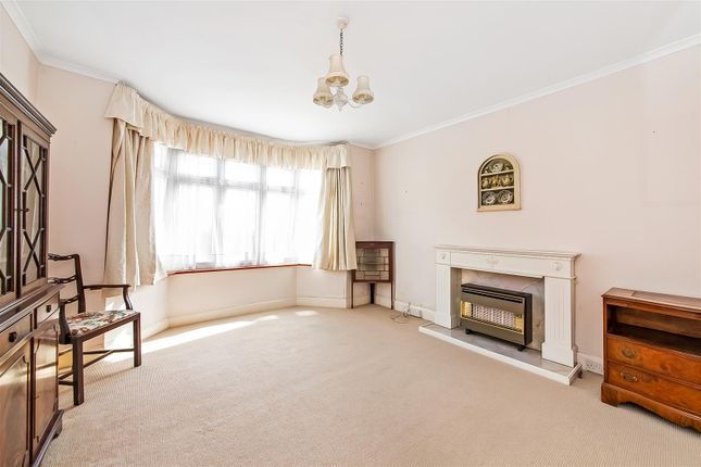 8, Barrow Avenue, Carshalton photo 2