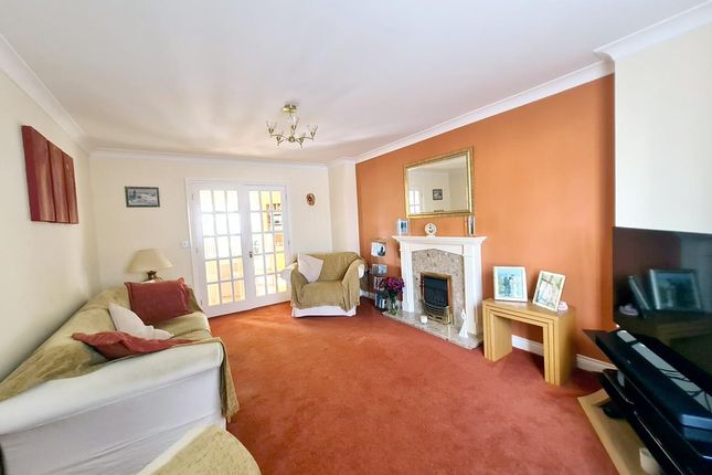 33, Bosnoweth, Helston photo 3