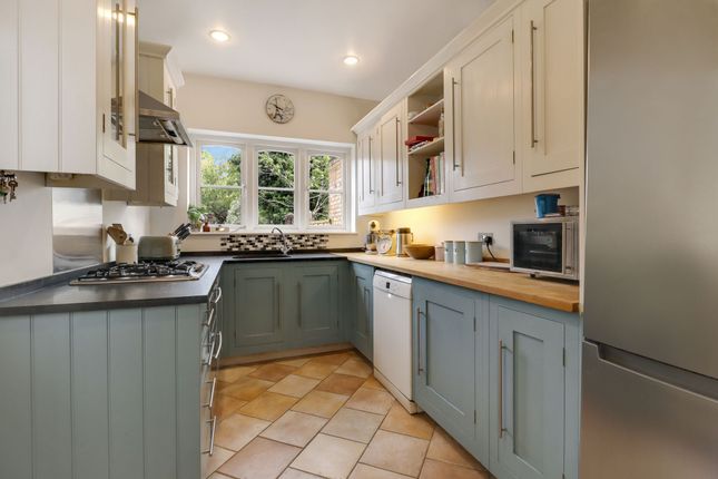 3 Hurstfield Road, West Molesey photo 2