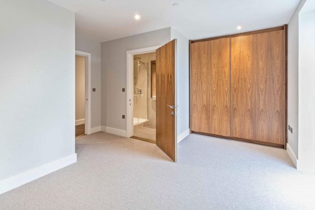 187 Samuelson House,Greenview Court, Bridge Road, Southall photo 5