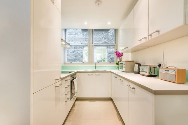Flat to rent in Alfred Place, Bloomsbury