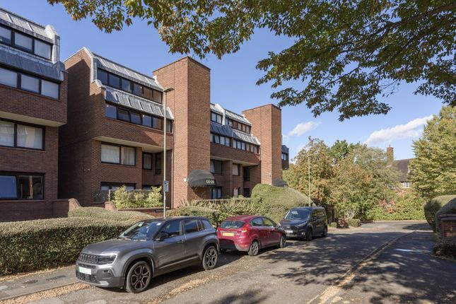 123, Britten Close, London photo 4