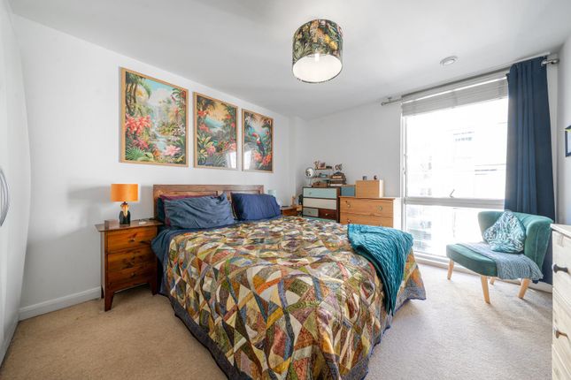 314, Trico House, Brentford photo 4