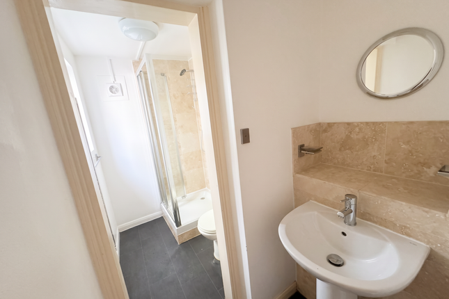 Flat 4 10,, Aldrington Road, London photo 3