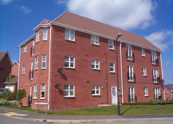 Flat to rent in Farnborough Drive, Daventry