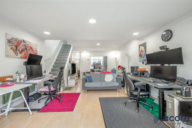 22, Churchill Road, Edgware photo 4