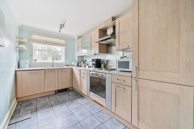 Flat for sale in The Crescent, Mortimer Common, Reading, Berkshire