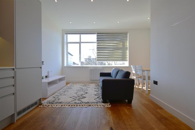 Flat 39, Abbey House, Stoke Road, Slough photo 4