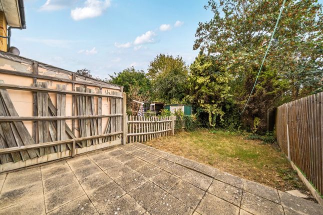 12, Silver Birch Close, London photo 4