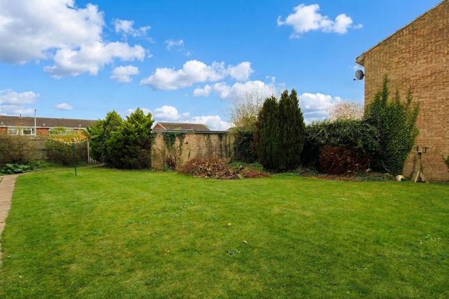 13 Highfield Way, High Wycombe photo 4