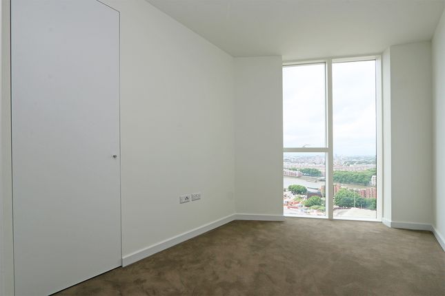 2504SG, London photo 4