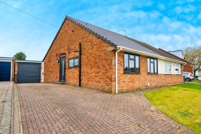 Thumbnail Bungalow for sale in Staveley Road, Dunstable, Bedfordshire