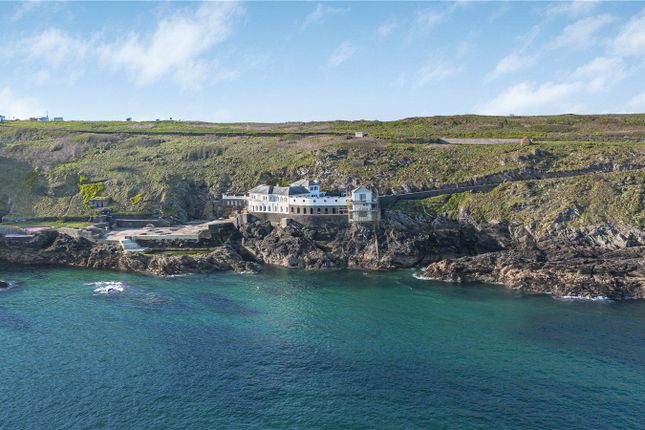 King Arthur, Lewinnick Cove House,, Esplanade Road, Cornwall photo 3