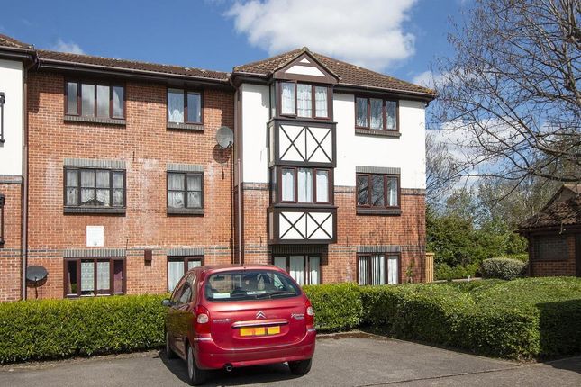 Flat for sale in Fairfield Close, Mitcham