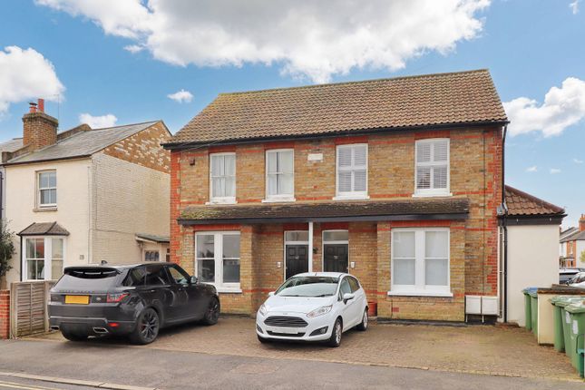 Thumbnail Flat to rent in Beauchamp Road, West Molesey, Surrey