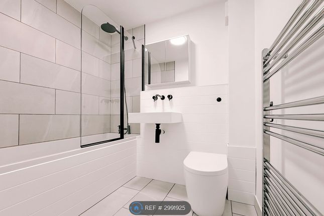 Flat, Welham Court Dixons Hill Road, North Mymms, Hatfield photo 5