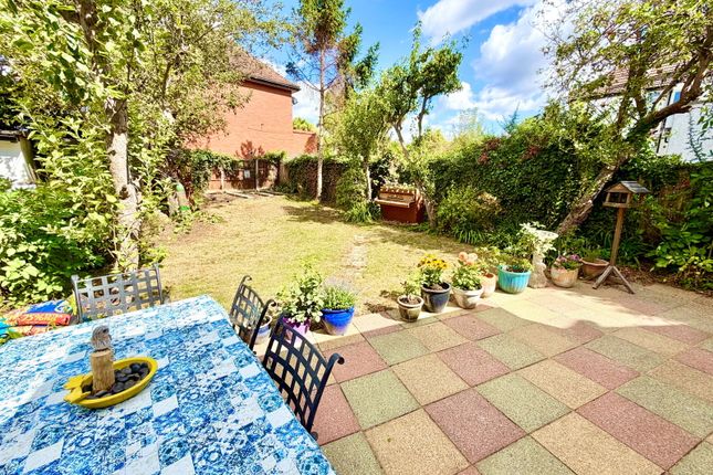 60, Lewgars Avenue, London photo 2