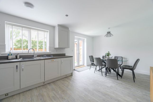 14 Rawlinson Crescent, Bury St. Edmunds photo 4